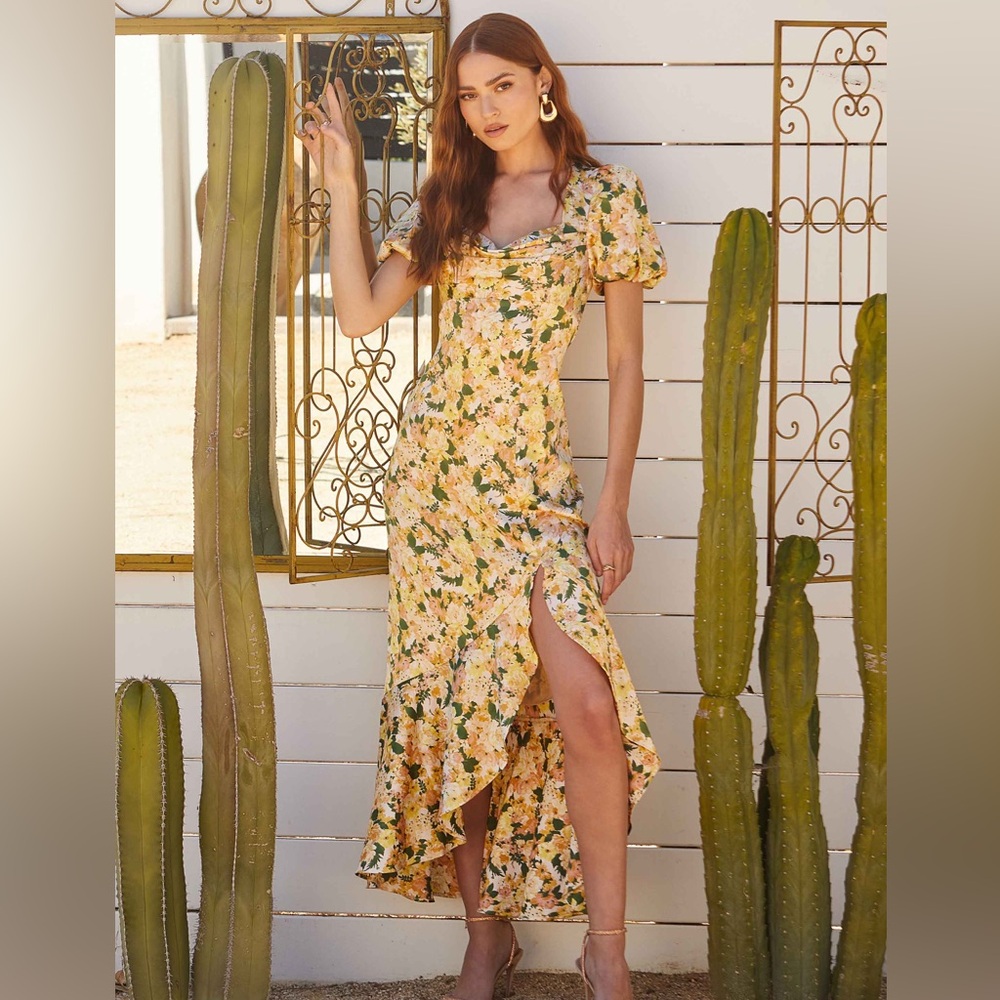 ASTR Dayanara puff sleeve formal dress